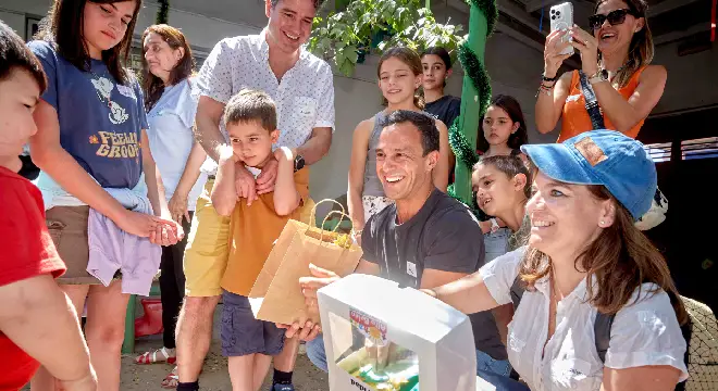 La Asociación de Empresas Familiares regaló una Navidad con Sentido a niños y niñas del jardín Alto Belén de Bajos de Mena, en Puente Alto.